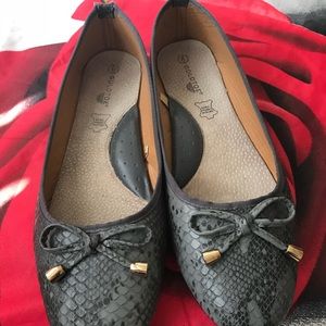 Shoes size 9
